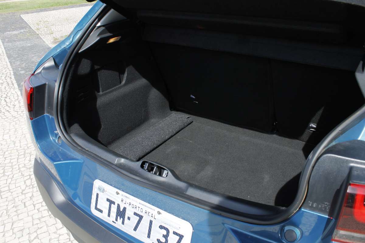 Modelo conta com visual inovador. Dianteira possui iluminação dividida em três