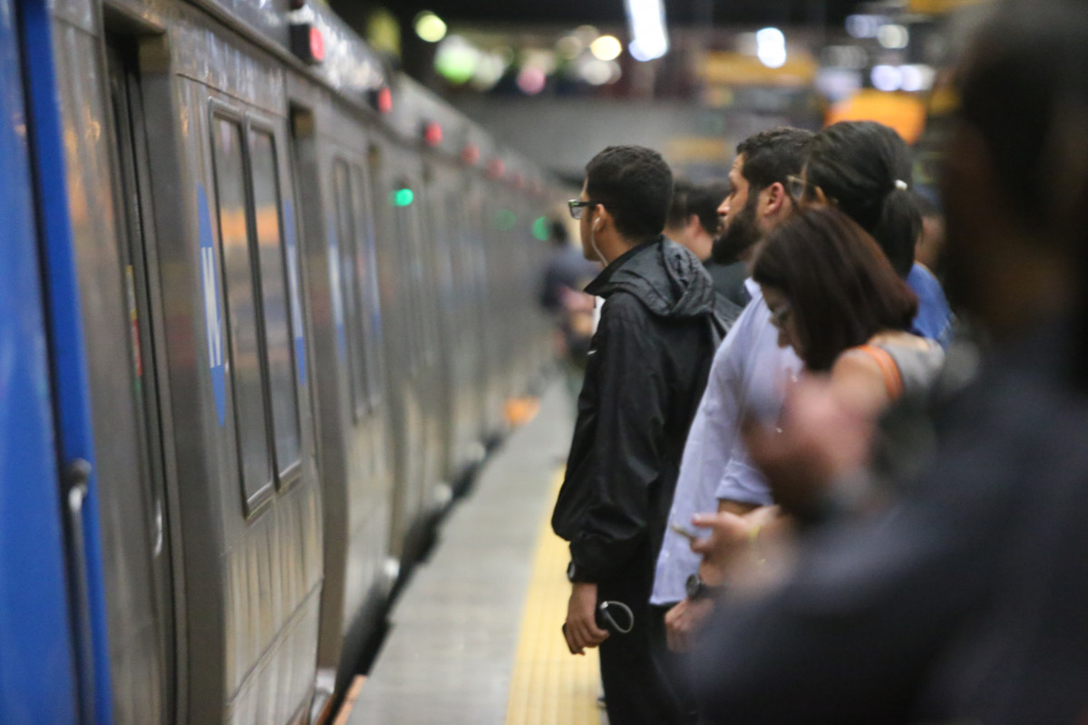 Metr&ocirc;Rio trabalha para resolver problema t&eacute;cnico que restringiu circula&ccedil;&atilde;o de trens