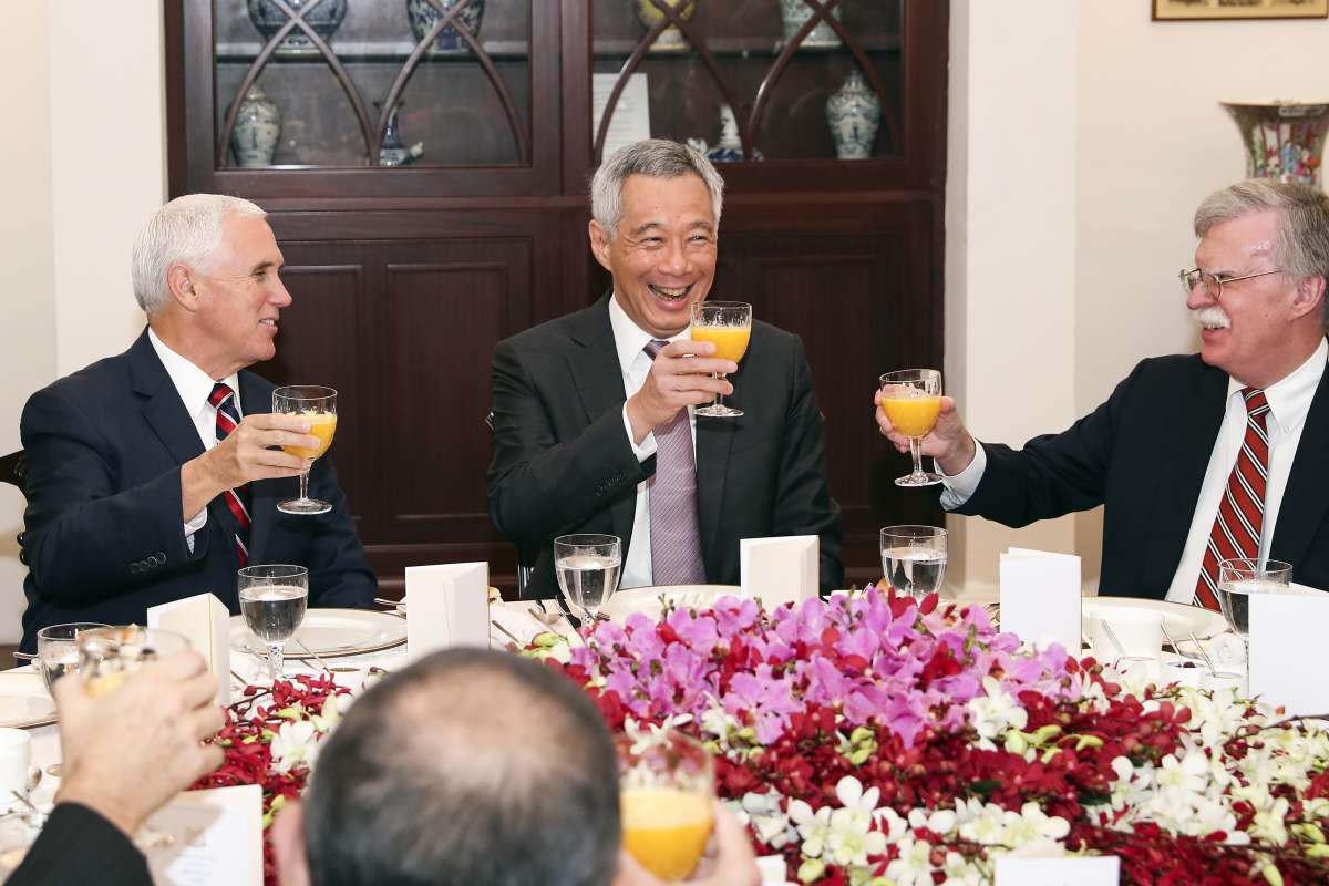 'Ansioso para encontrar com o pr&oacute;ximo presidente do Brasil, Jair Bolsonaro, no Rio, em 29 de novembro', escreveu o assessor de Seguran&ccedil;a Nacional dos EUA, John Bolton - Yong Teck Lim / POOL / AFP
