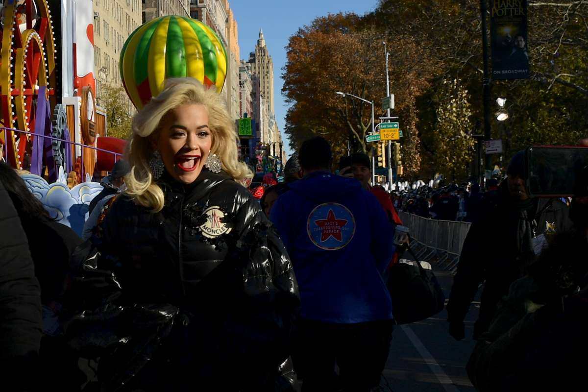 NEW YORK, NY - NOVEMBER 22: A reveller gets ready before the 92nd annual Macys Thanksgiving Day Parade Parade on November 22, 2018 in New York City.   Kena Betancur/Getty Images/AFP