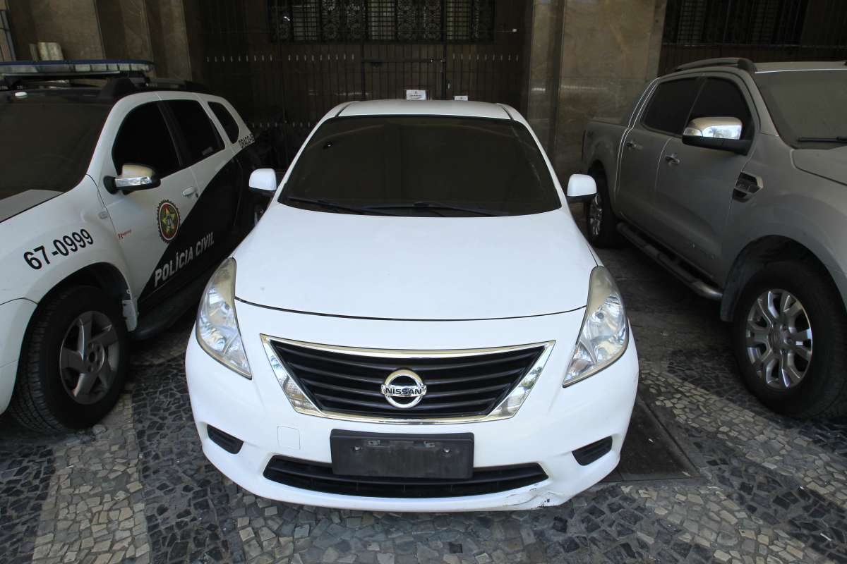 Draco faz opera&ccedil;&atilde;o contra mil&iacute;cia ligada a Orlando Curicica.  A a&ccedil;&atilde;o em comunidade do bairro da taquara, na Zona Oeste, teve dois homens apontados como miliciano presos e a apreens&atilde;o de tr&ecirc;s fuzis, tr&ecirc;s pistolas, muni&ccedil;&otilde;es e carregadores.  Divulga&ccedil;&atilde;o / Draco.      