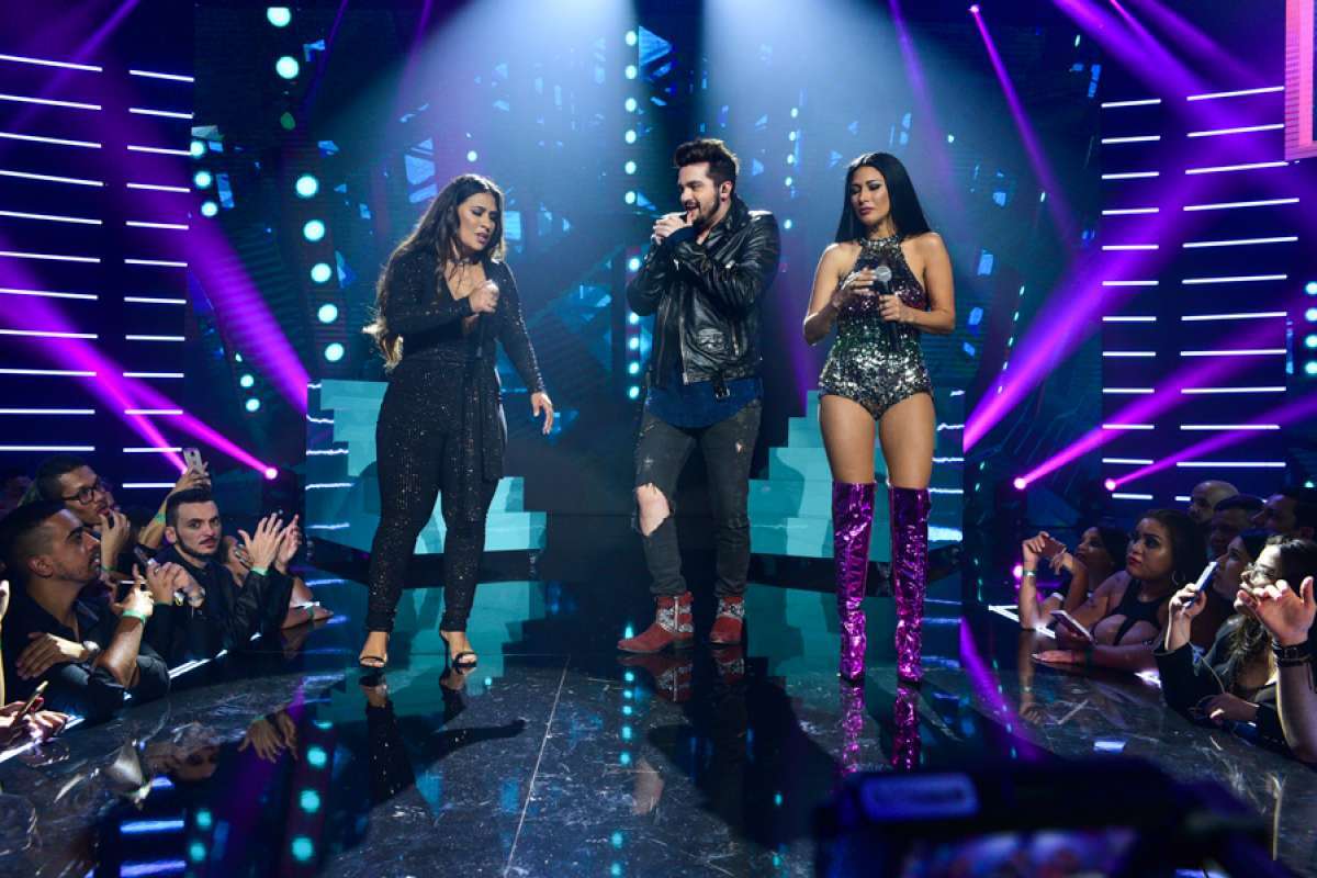 Simone e Simaria com Luan Santana