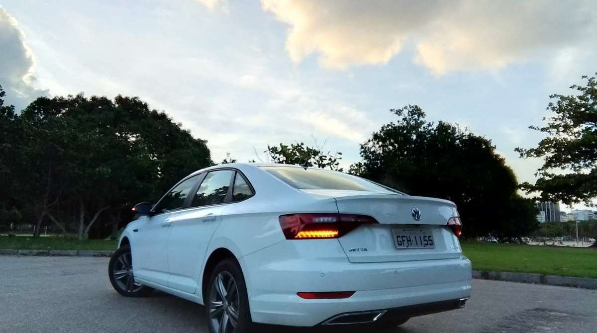 Com visual renovado, Jetta se descola do Golf e passa a ter identidade própria