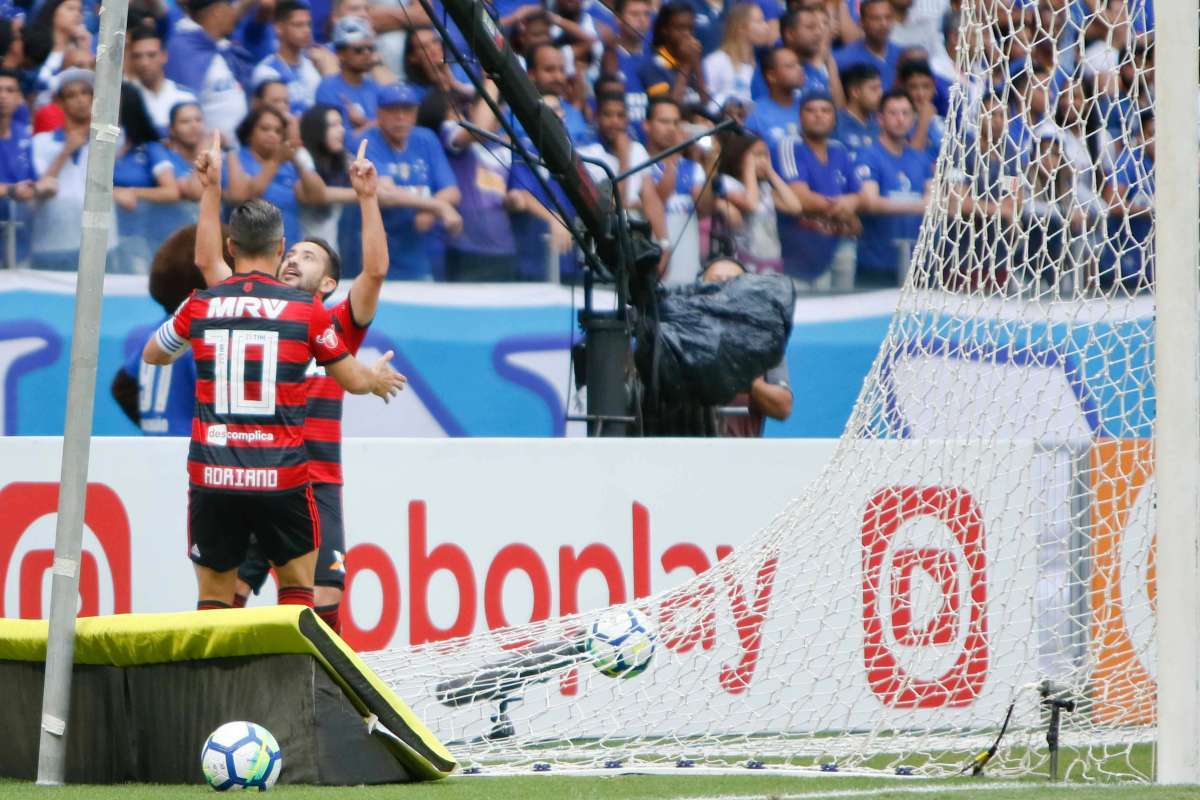 2018-11-25 - AG&Ecirc;NCIA DE NOT&icirc;CIAS - PARCEIRO - Cruzeiro x Flamengo - Gol de Everton Ribeiro do Flamengo - Partida  v&aacute;lida pela 37&ordf; rodada do Campeonato Brasileiro 2018 , realizado no est&aacute;dio Mineir&atilde;o, em Belo Horizonte, na tarde deste domingo 25 - Foto: Felipe Correia/Parceiro/Ag&ecirc;ncia O Dia