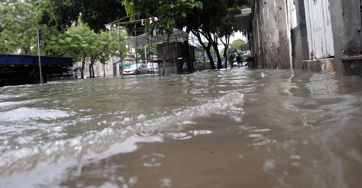 Rua do Catete  completamente alagada,chuva causa transtorno em alguns pontos do Rio,transito parado e ruas alagadas na Zona Sul.
Foto   Silva Agencia O Dia