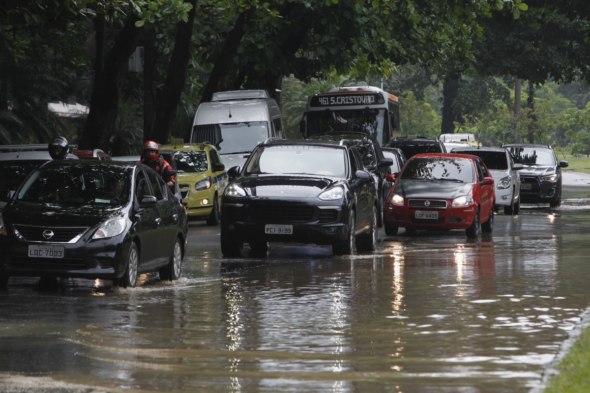 Transito emgarrafado na Lagoa   completamente alagada,chuva causa transtorno em alguns pontos do Rio,transito parado e ruas alagadas na Zona Sul.
Foto   Silva Agencia O Dia