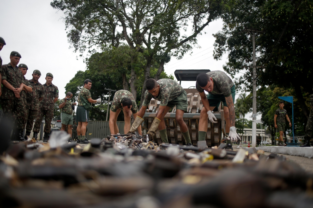 Rio de Janeiro, 27/11/2018 - Operao Vulco II. Finalidade de destruir cerca de 10.000 armas apreendidas em diversas atividades. A cerimnia de destruio ocorreu no Batalho de Manuteno e Suprimento de Armamento. Na avenida Duque de Caxias em Derodo Foto: Luciano Belford/Agncia O Dia