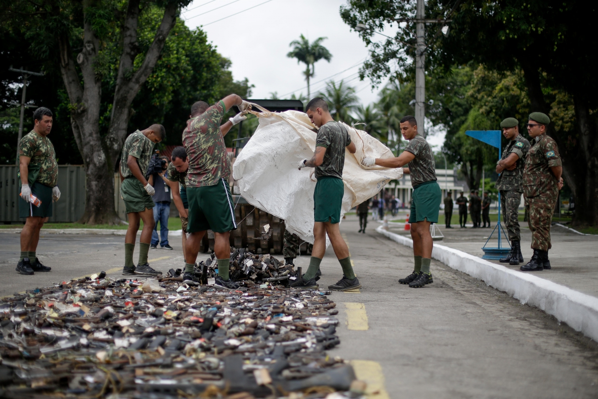 Rio de Janeiro, 27/11/2018 - Operao Vulco II. Finalidade de destruir cerca de 10.000 armas apreendidas em diversas atividades. A cerimnia de destruio ocorreu no Batalho de Manuteno e Suprimento de Armamento. Na avenida Duque de Caxias em Derodo Foto: Luciano Belford/Agncia O Dia
