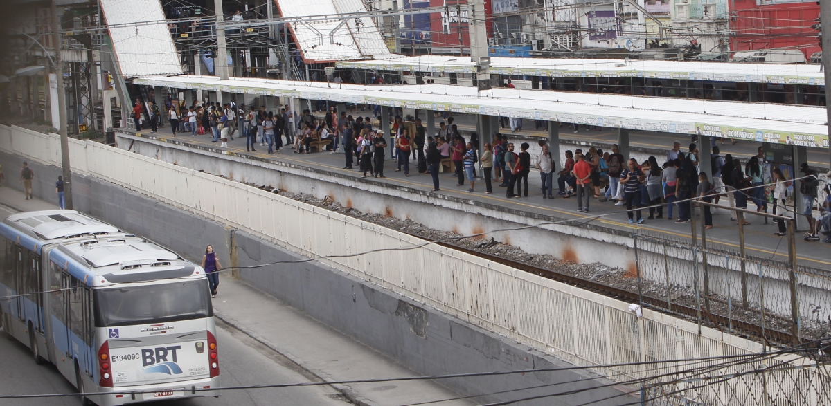 Descarrilamento de Trem em Madureira esta??o cheia
Foto  Severino Silva Agencia O Dia
