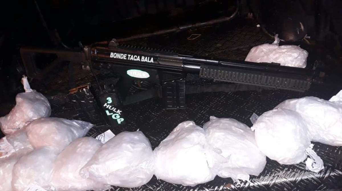 Fuzil apreendido durante a operação