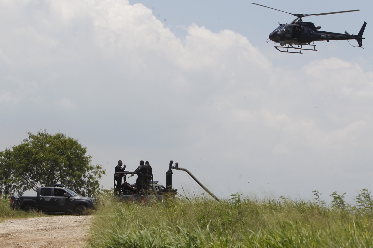 DPMA faz operação para apurar denúncia de despejo de chorume na Baía de Guanabara - Severino Silva / Agência O Dia