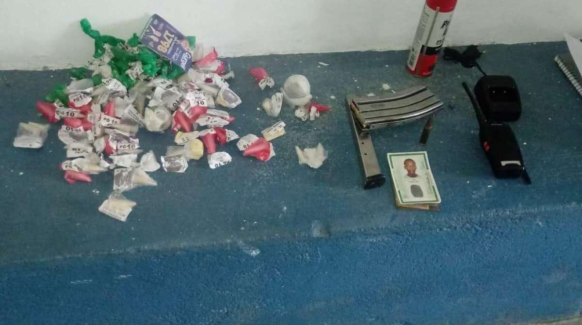 Material apreendido dentro do Batalhão da Ilha