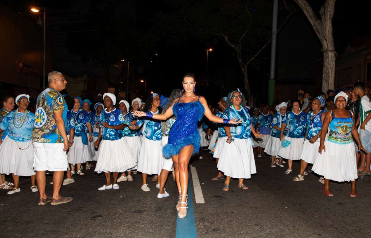 A modelo Wendy Tavares durante o ensaio da escola de samba G.R.E.S. Unidos de Vila Isabel