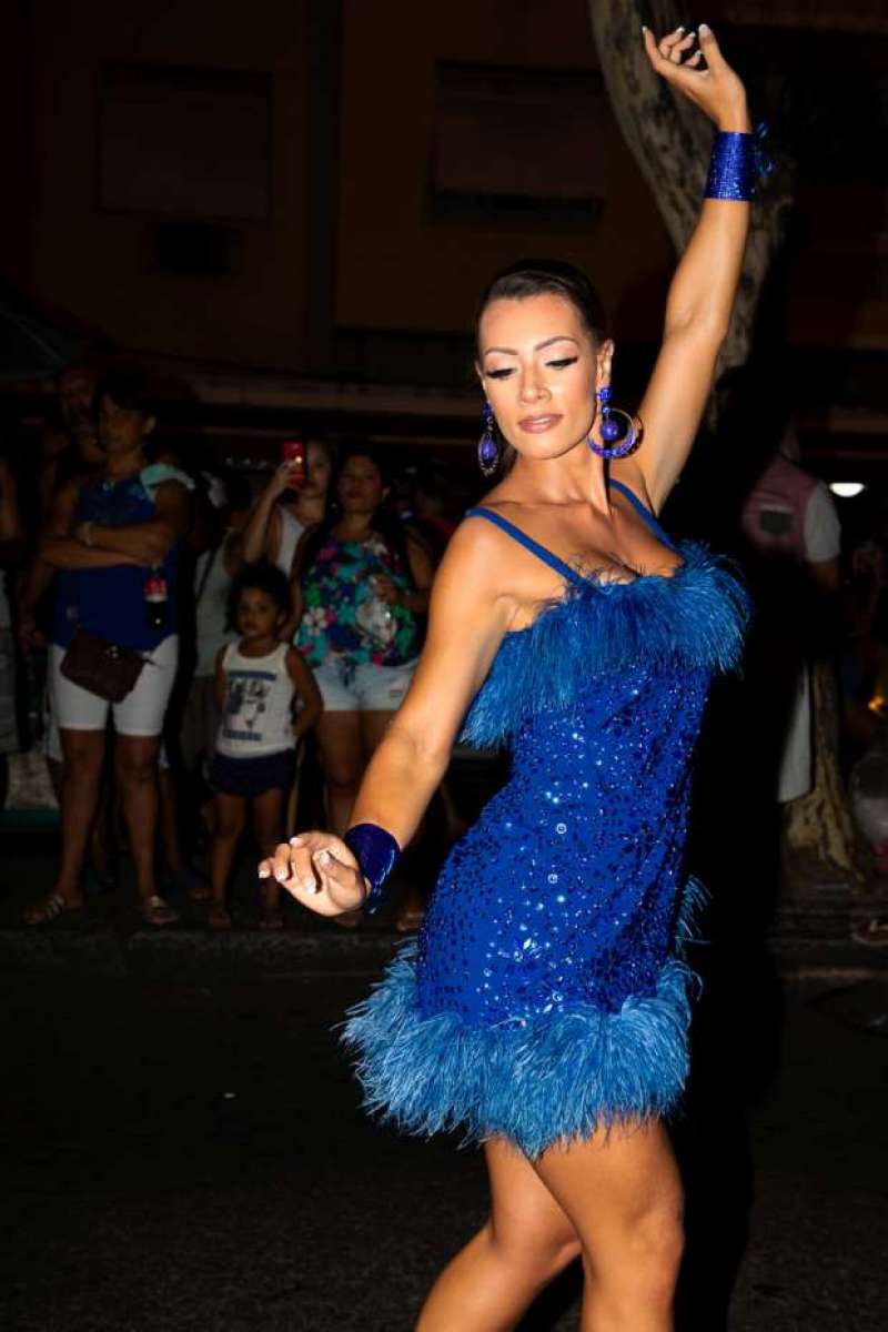 A modelo Wendy Tavares durante o ensaio da escola de samba G.R.E.S. Unidos de Vila Isabel