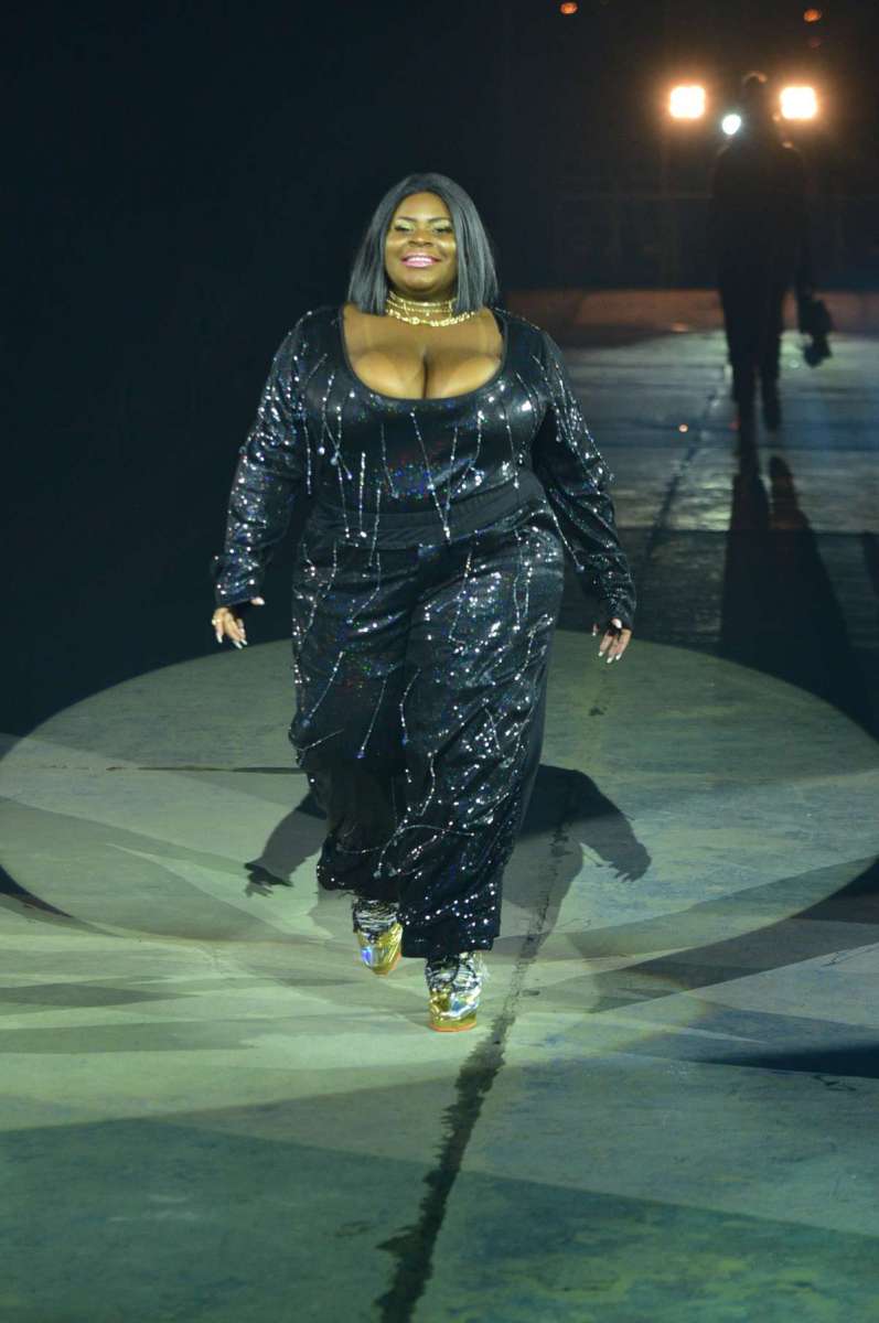 Jojo Todynho participa de desfile de moda em SP