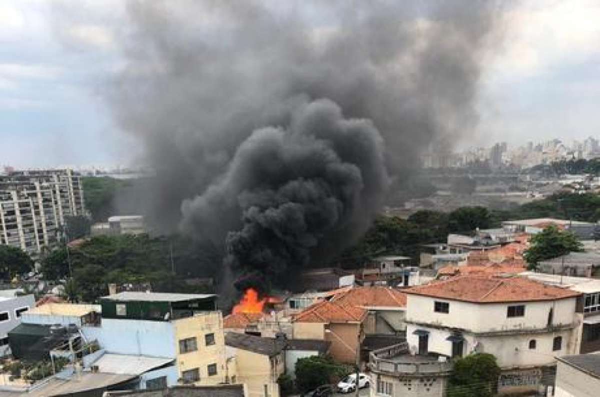 Avião de pequeno porte caiu em São Paulo 