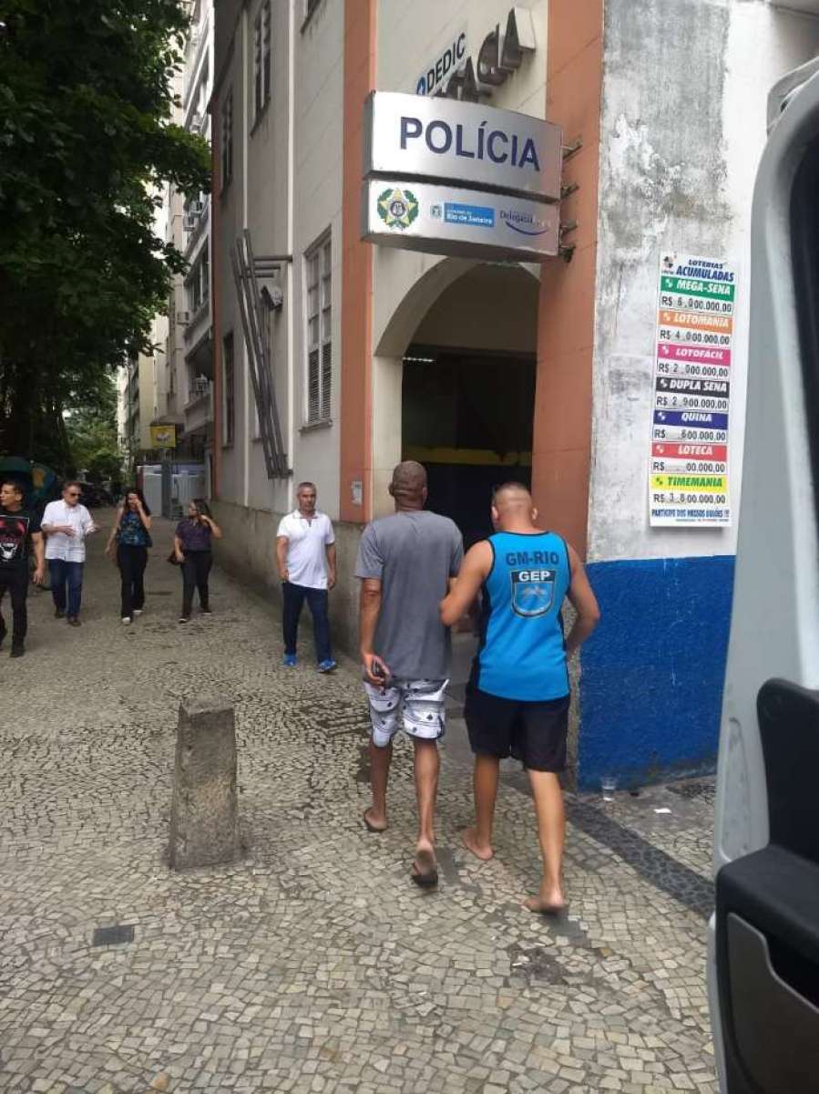 Dupla é presa por furto de celular em Copacabana - Divulgação