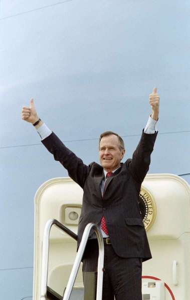Bush no Aeroporto de Columbia em mar&ccedil;o de 1992