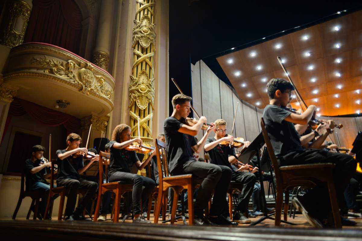 Apresentação de um ano da Orquestra