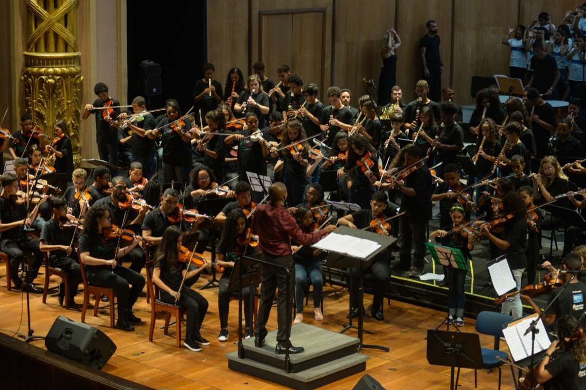 Apresentação de um ano da Orquestra