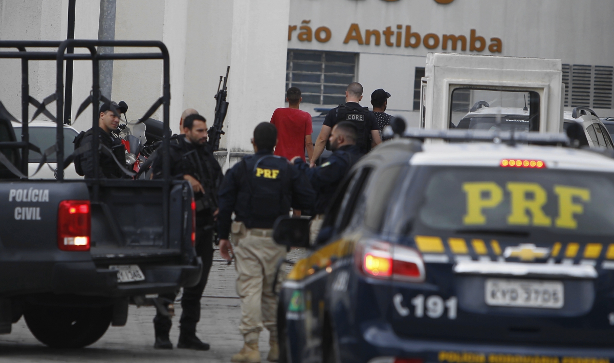 Opera??o da policia civil com apoio da PRF para cumprir mandados de pris?o e busca e aprees?o,Presos chegando na cidade da policia
Severino Silva Agencia O Dia