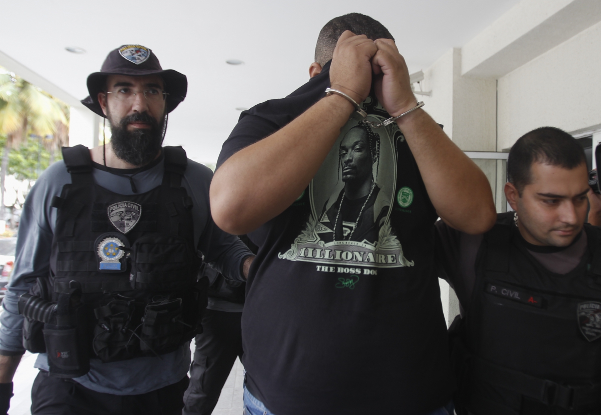 Opera??o da policia civil com apoio da PRF  para cumprir mandados de pris?o e busca e aprees?o,Presos  chegando na cidade da policia
 Severino  Silva Agencia O Dia