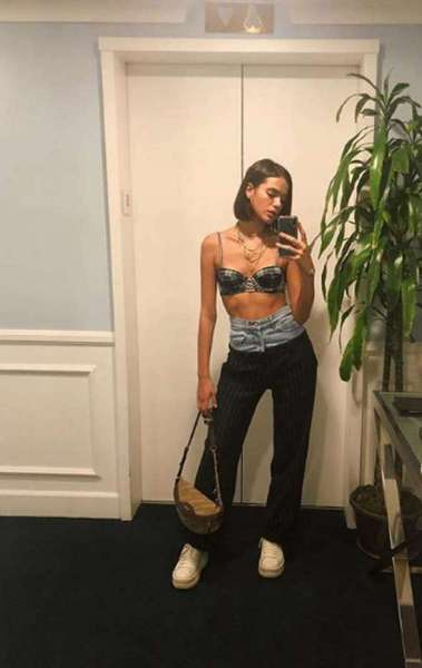 Modelito escolhido por Bruna Marquezine para passear em Los Angeles divide opini&otilde;es na internet