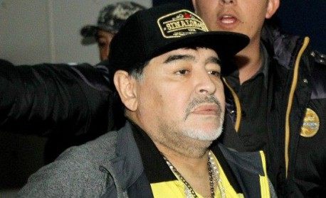 Ex-médico diz que morte de Maradona foi quase um suicídio: 'Não queria mais viver'