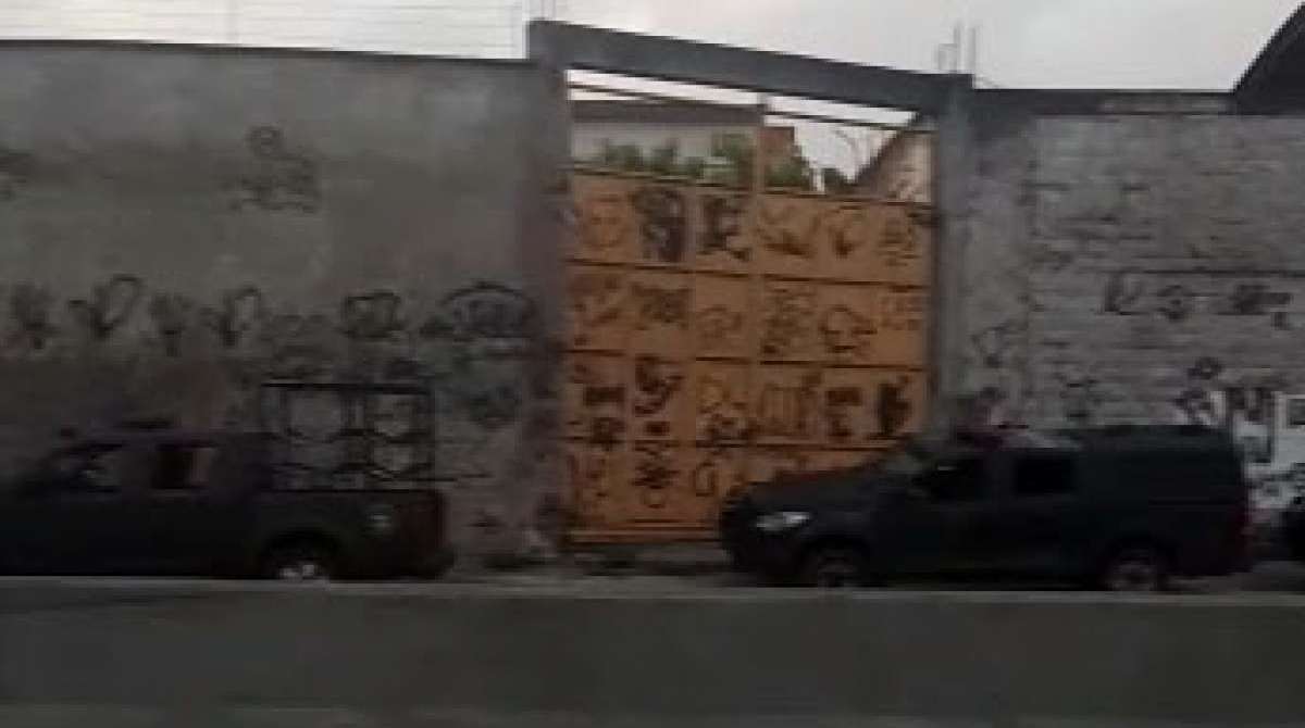 Viaturas da PM na Linha Amarela, no sentido do Complexo da Maré