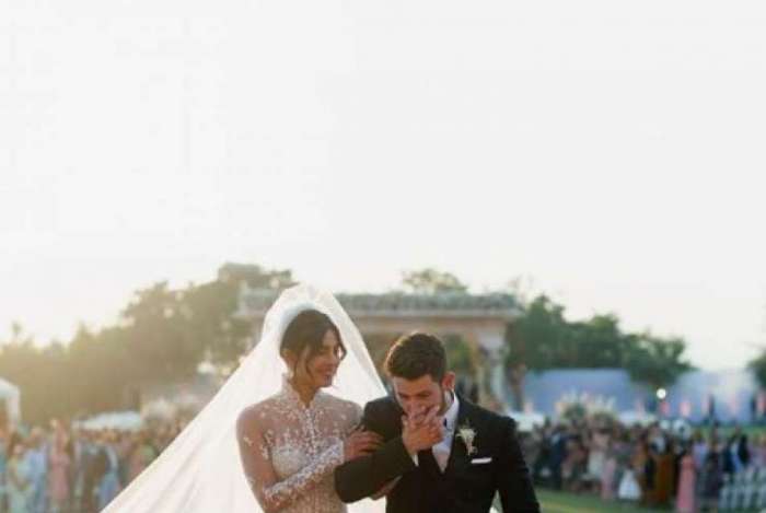 Nick Jonas e Priyanka Chopra durante a cerimônia de casamento cristã - Instagram