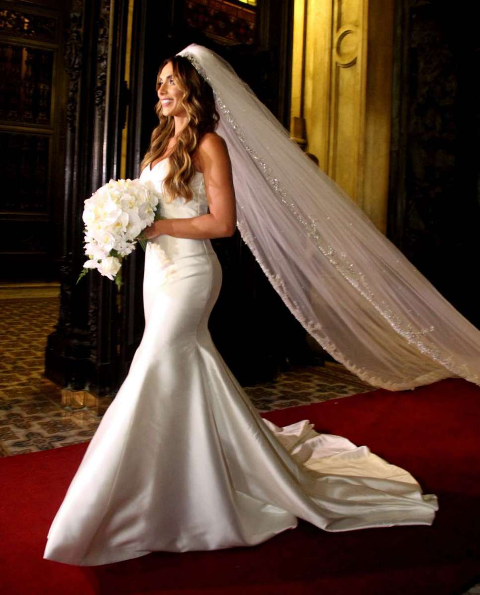 04/12/2018 - AGÊNCIA DE NOTîCIAS - PARCEIRO - Casamento de Nicole Bahls, assistente de palco do Ferdinando Show, do Multishow, com o modelo Marcelo Bimbi, nesta terça-feira (4), na Igreja da Candelária, no Centro do Rio - Foto: Onofre Veras/Parceiro/Agência O Dia - Onofre Veras/Parceiro/Agência O Dia