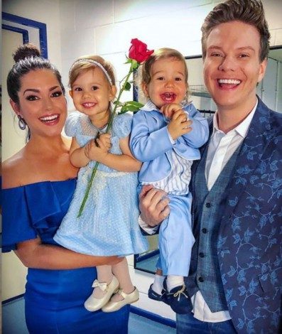 Michel Teló levou a mulher, Thais, e os filhos, Melinda e Teodoro
- Reprodução do Instagram