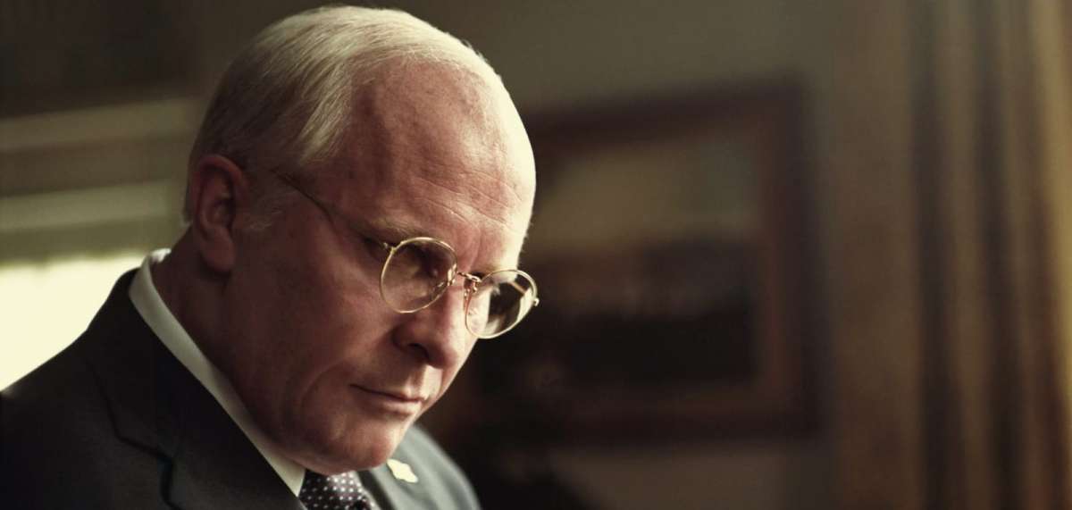 Christian Bale como o ex-vice-presidente americano Dick Cheney. 'Vice' lidera indicações ao Globo de Ouro - Divulgação