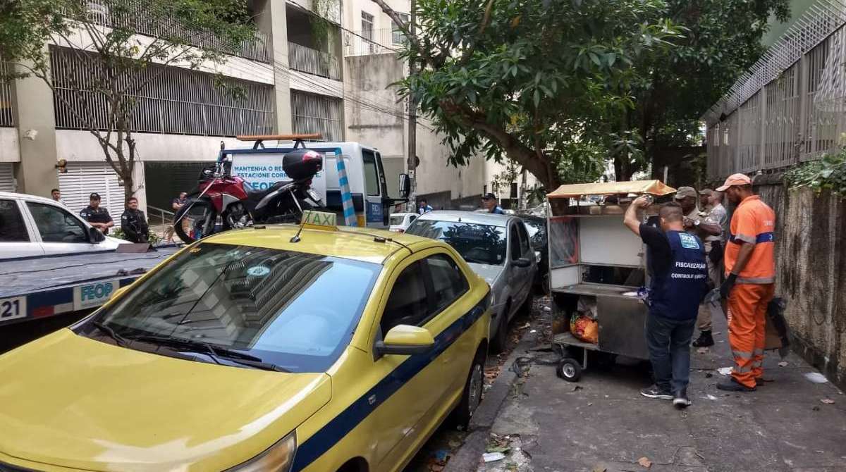 Operação de ordenamento urbano é realizada na Ladeira dos Tabajaras