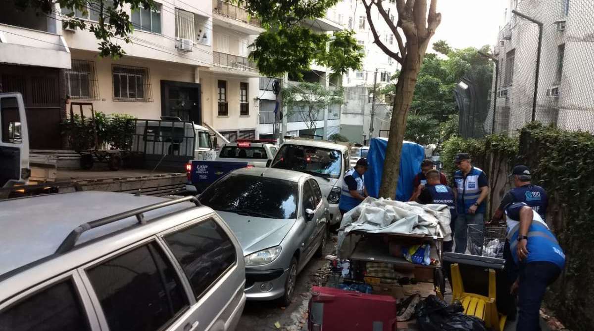 Operação de ordenamento urbano é realizada na Ladeira dos Tabajaras