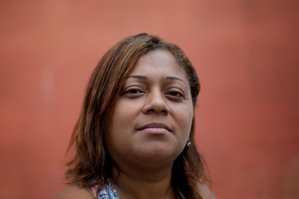 Rio de Janeiro, 06/12/2018 - ESPECIAL BAIXADA  PAVUNA - Os moradores reclamam dos assaltou e abandono da prefeitura com a cidade. Na foto acima a moradora Sulamita Moria. Luciano Belford/Agencia O Dia