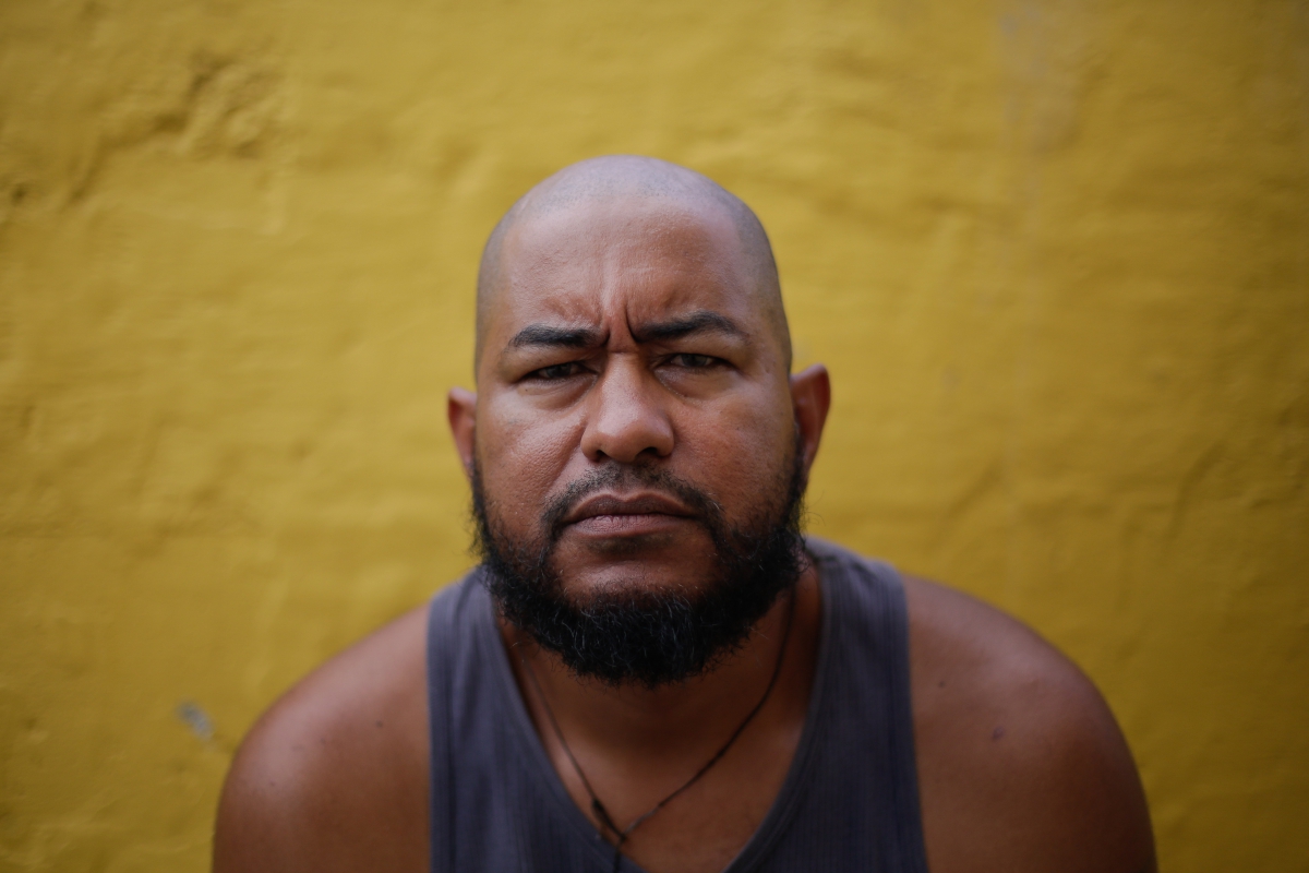 Rio de Janeiro, 06/12/2018 - ESPECIAL BAIXADA  PAVUNA - Os moradores reclamam dos assaltou e abandono da prefeitura com a cidade. Na foto acima o morador Vander Luiz.. Luciano Belford/Agencia O Dia