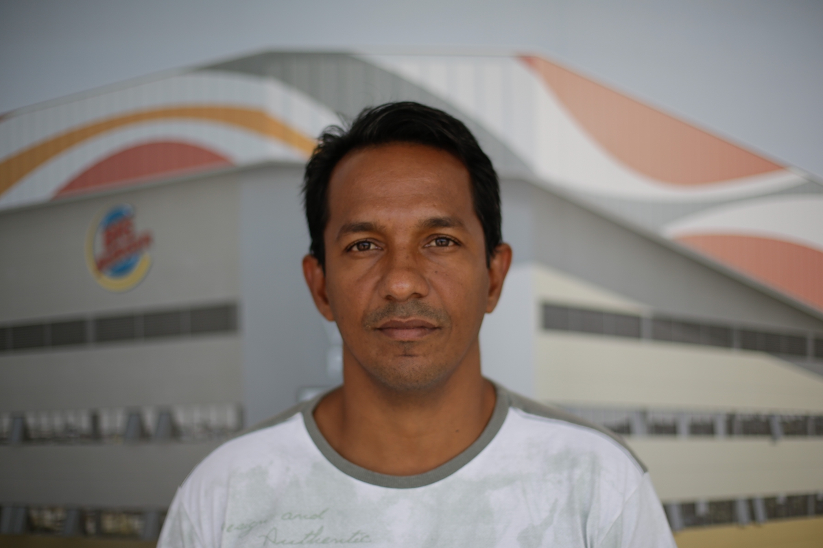 Rio de Janeiro, 06/12/2018 - ESPECIAL BAIXADA  PAVUNA - Os moradores reclamam dos assaltou e abandono da prefeitura com a cidade. Na foto acima o morador Alexandre Frana. Luciano Belford/Agencia O Dia