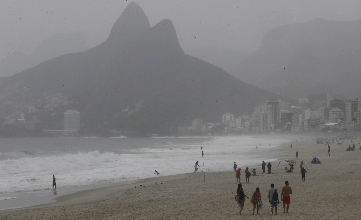 Mau tempo afastou banhistas da Praia de Ipanema nesta sexta-feira - Severino Silva/Ag&ecirc;ncia O Dia