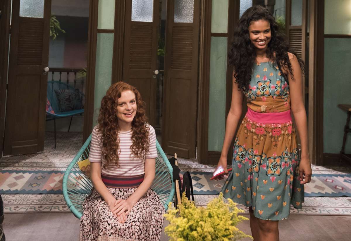 Miss Celine ( Maria Eduarda de Carvalho ) e Damásia ( Aline Dias ) - Divulgação / TV Globo