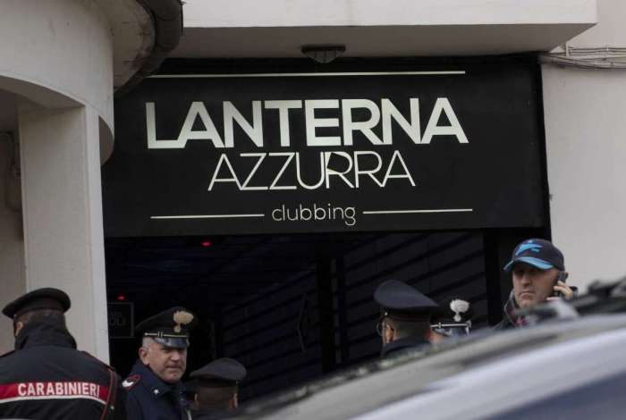 Seis pessoas morreram após tumulto na boate lanterna Lanterna Azzurra, na Itália