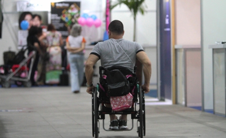 Trabalhador maior de 21 com deficiência pode continuar dependente no IR, vota STF