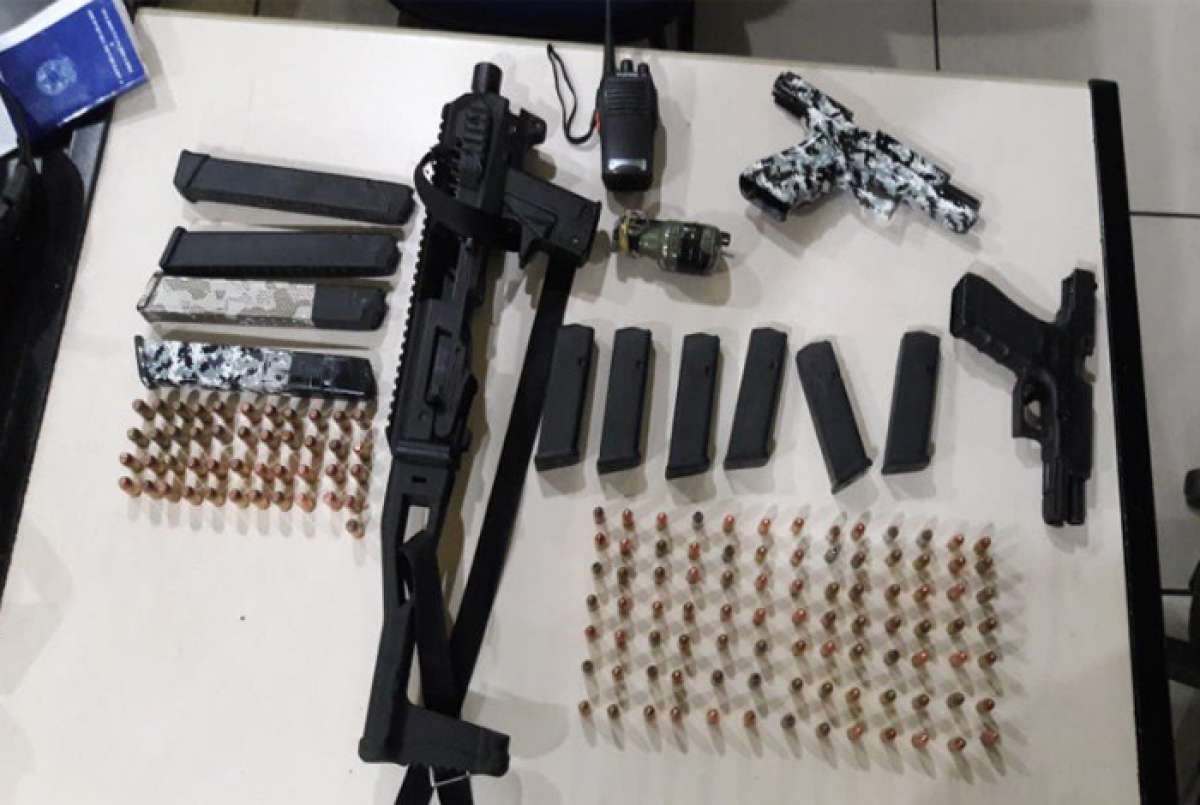 Criminosos fortemente armados são presos em Angra dos Reis - Divulgação PM