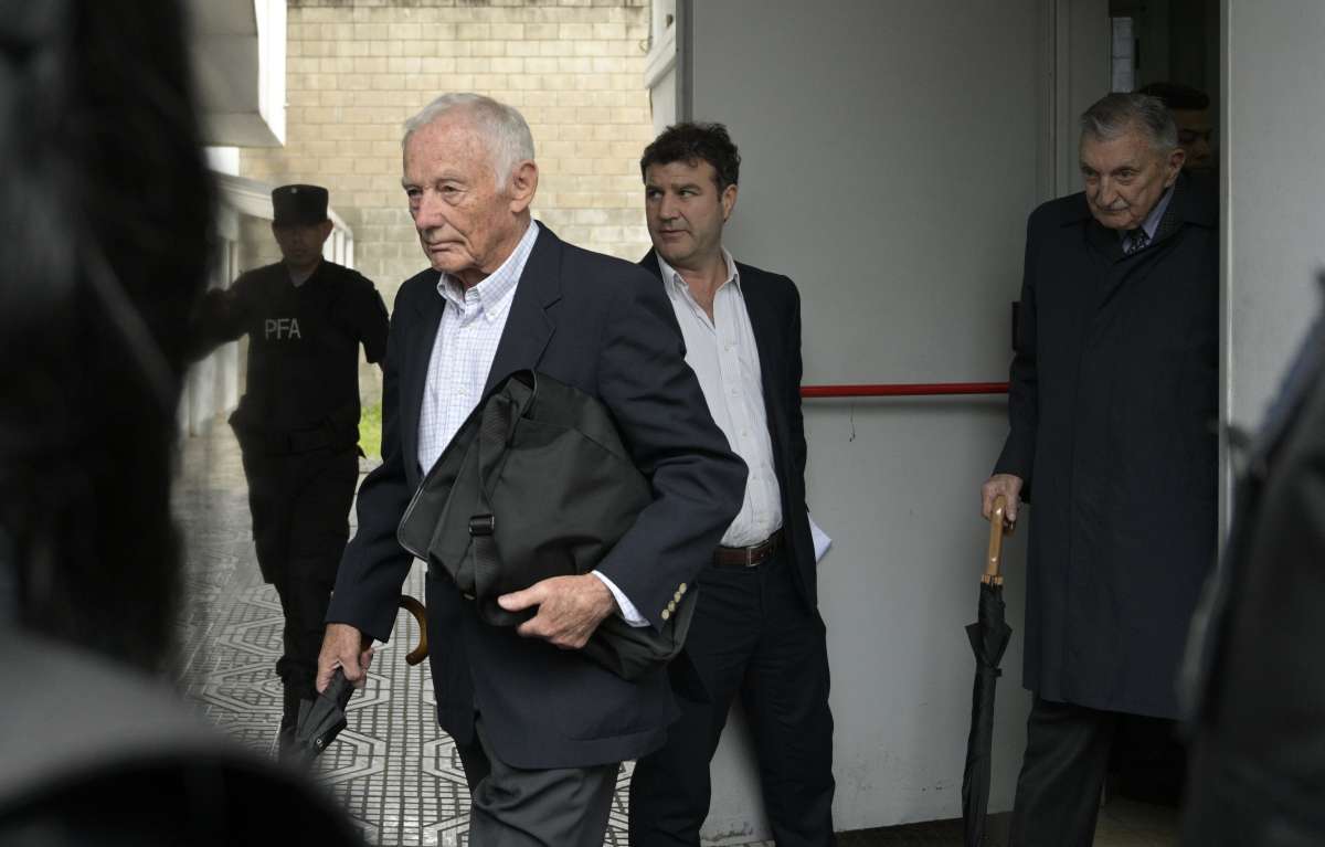 Pedro Muller e Hector Sibilla foram sentenciados por cumplicidade à ditadura pelo tribunal argentino - Juan MABROMATA / AFP