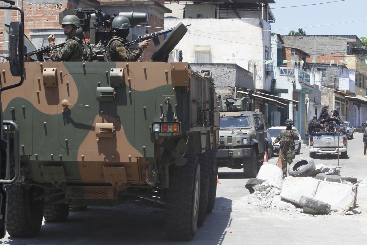 Militares no Complexo do Chapad&atilde;o - Severino Silva / Ag&ecirc;ncia O Dia
