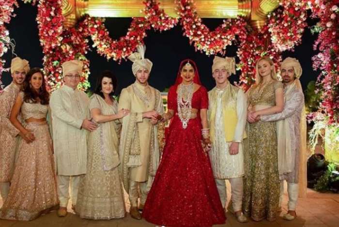 Foto tirada após a cerimônia indiana de casamento  de casamento entre Nick Jonas e Prianka Chopra - Reprodução do Instagram