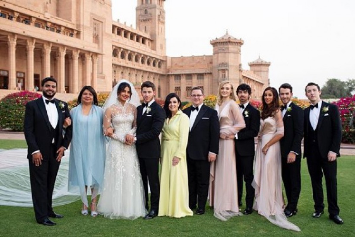 Foto tirada após a cerimônia cristã de casamento de casamento entre Nick Jonas e Prianka Chopra - Reprodução do Instagram