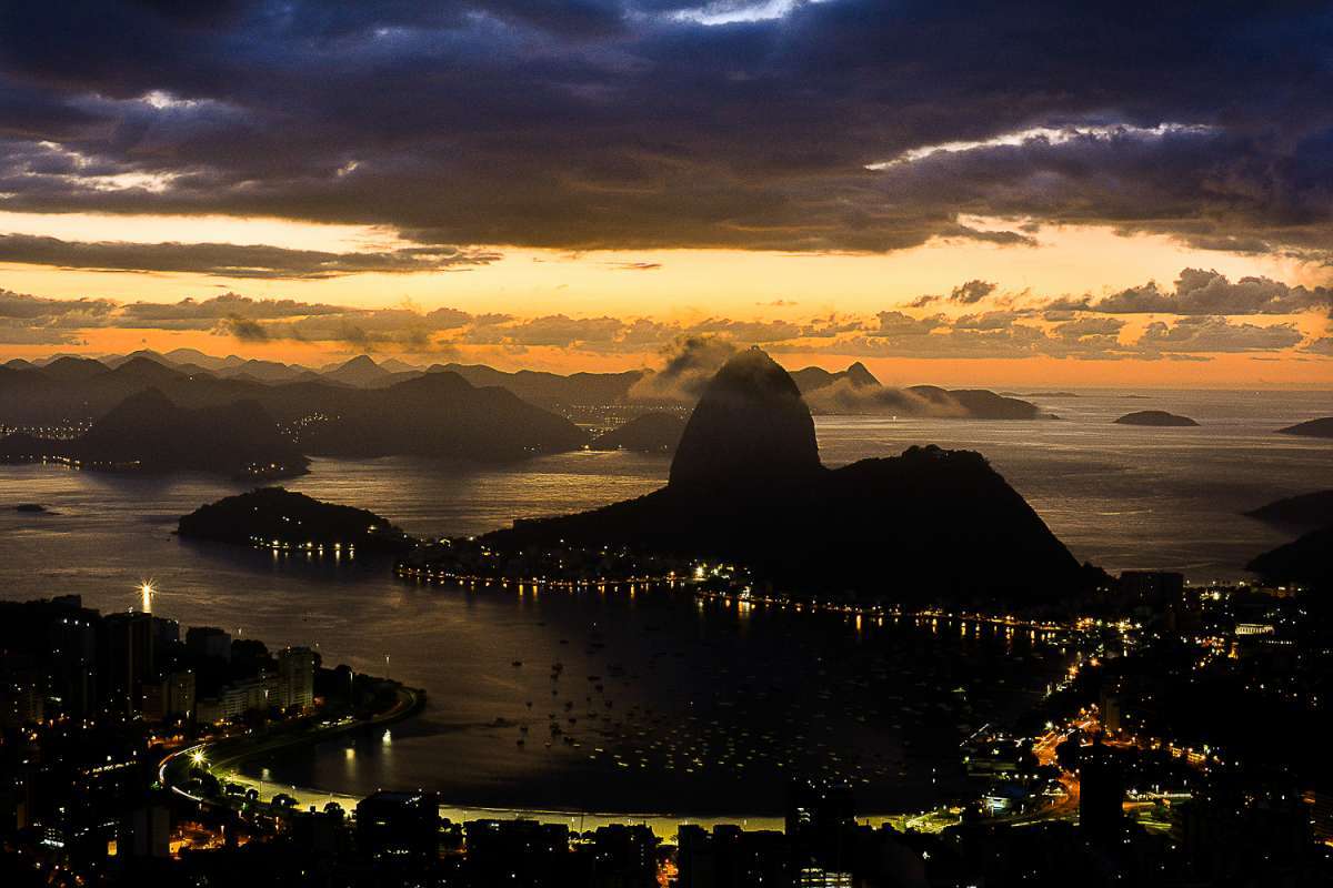 Rio de Janeiro ao amanhecer - fotografia de Carlos Monteiro