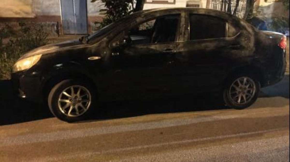 O carro da vítima no Lins foi recuperado  próximo ao local do crime - Divulgação / PMERJ