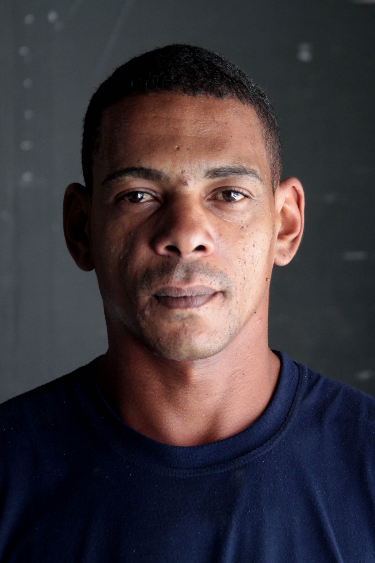 Rio de Janeiro 15/12/2018 - O Dia no seu bairro. Olaria.Na foto:Douglas Souza, 36 anos, estoquista.Foto: Fernanda Dias / Agencia O Dia.